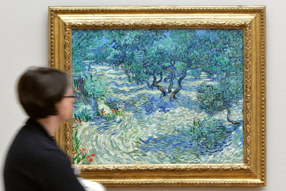 El cuadro "Los olivos" hace parte de un grupo de 18 pinturas que realizó en el manicomio en el que se internó voluntariamente. / AFP