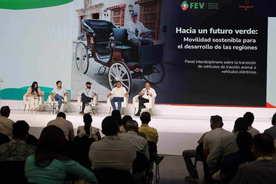 Mintrasporte reglamentó la circulación de carrozas eléctricas para fines turísticos en municipios, impulsando la movilidad sostenible.