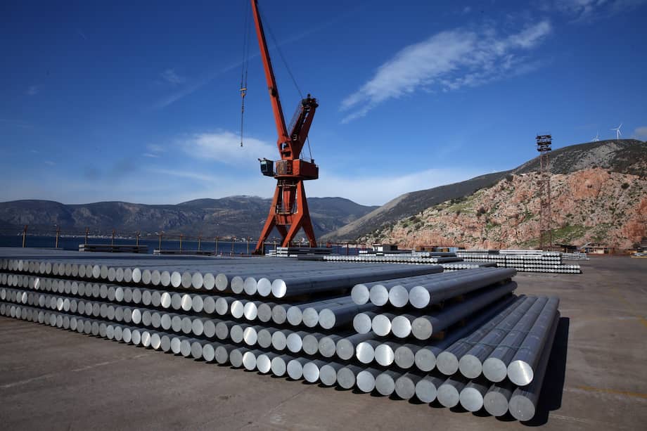 Barras de aluminio listas para ser embarcadas. Imagen de referencia.