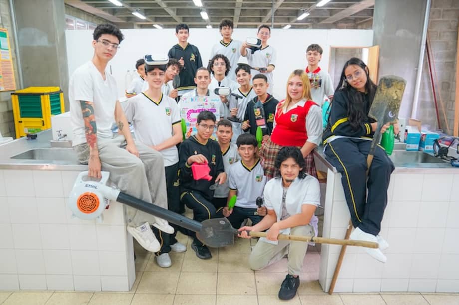 Estudiantes del Colegio Comercial de Envigado.