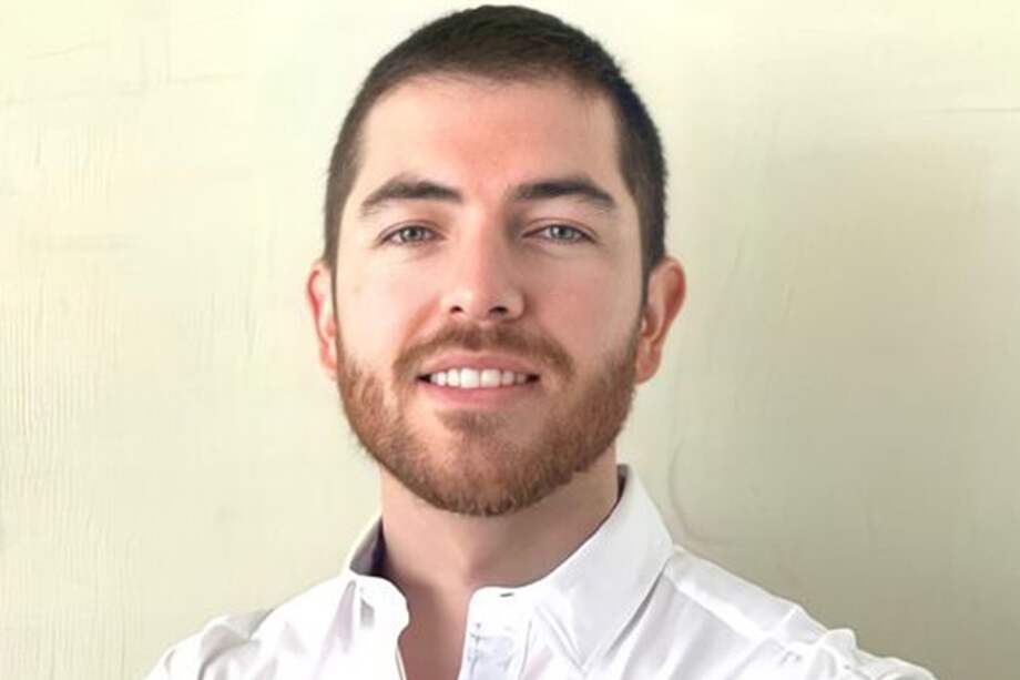 Previo a su ingreso a Vertical Partners, Esteban Urrea ocupó el cargo de Gerente de Marketing y
Relaciones Exteriores en Leonisa Europa.