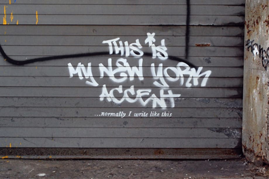 El grafitero Banksy contesta a quienes taparon su último grafiti en Nueva York