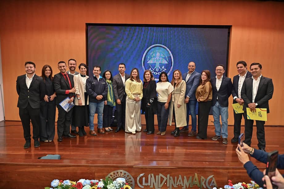 El gobernador Jorge Emilio Rey presentó los prepliegos para la licitación del Regiotram del Norte, un corredor de 48,9 km que conectará a la Sabana Centro con Bogotá sin financiación del Distrito.