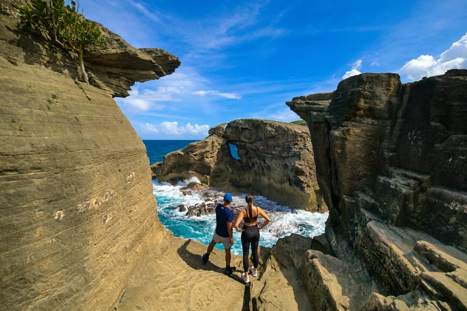 La Cueva del Indio es uno de los escenarios naturales que hacen parte de la diversa oferta turística de Puerto Rico.