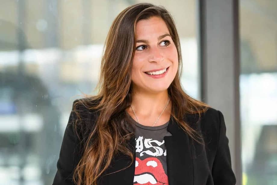 Aline Sara permite que "las personas afectadas por conflictos obtengan ingresos en línea como tutores de idiomas, profesores y traductores".