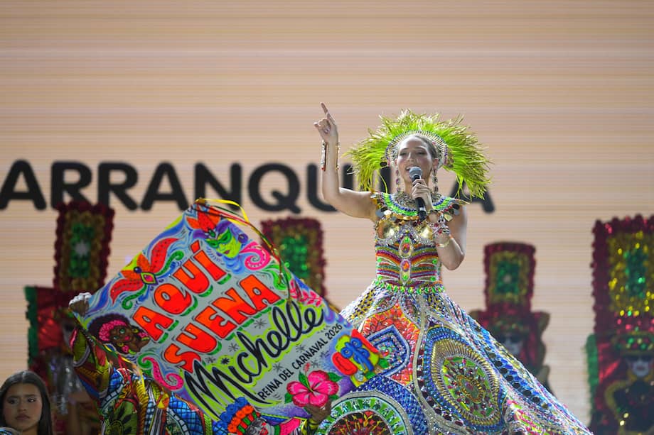 Michelle Char Fernández, reina del Carnaval de Barranquiilla 2026, durante la Lectura del Bando.