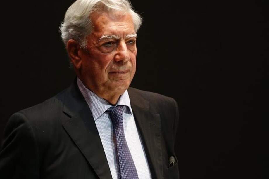 "Él y su familia agradecemos las muestras de cariños que estamos recibiendo y rogamos a la prensa que respete su privacidad", fue una parte del mensaje que publicaron sus hijos cuando ingresó a la clínica.