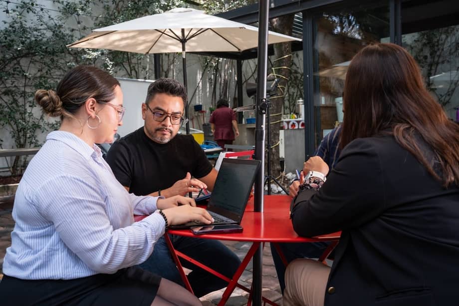 La Universitat Oberta de Catalunya (UOC) abrió una convocatoria de becas dirigida específicamente a profesionales en Colombia.