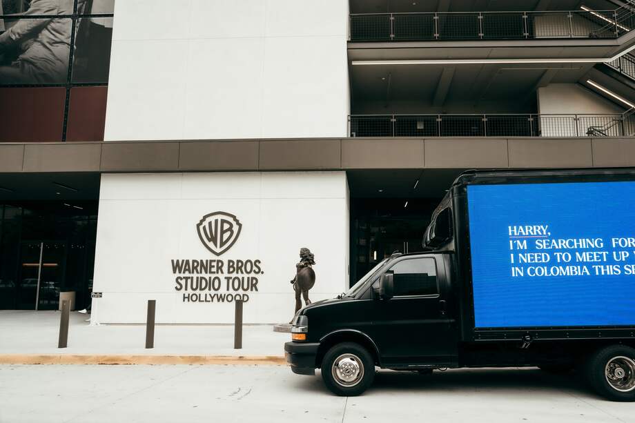 Esta es la valla móvil que circula en Los Ángeles.