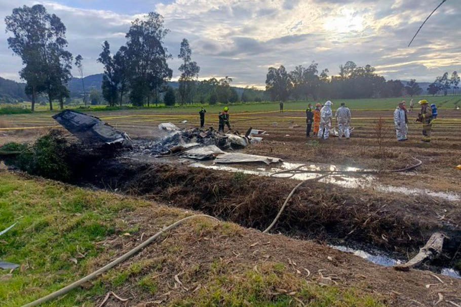 Una cámara de seguridad captó los últimos segundos de vuelo de la aeronave en la que murieron el cantante de música popular y sus cinco acompañantes. EFE/ Rastreo de Redes