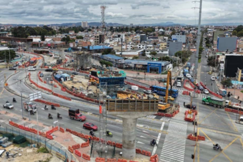 Las obras sobre la avenida NQS con calle 8 Sur hacen parte de la construcción del viaducto de la primera línea del Metro de Bogotá.