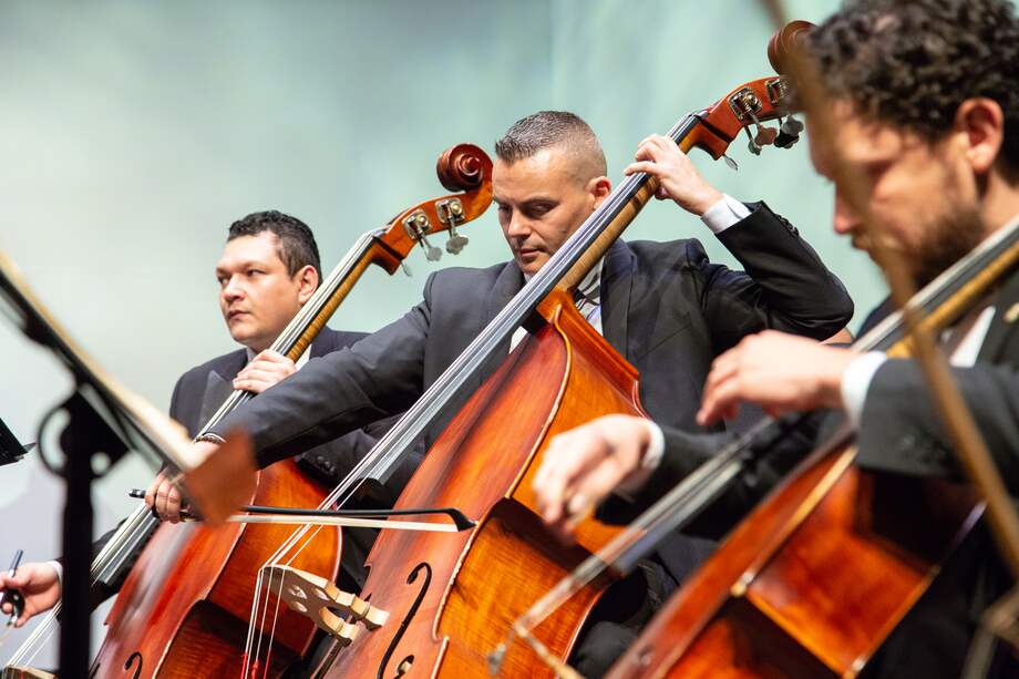 Esta unión de instrumentistas y compositores se completa con el estreno mundial de Radiografía, concierto para guitarra requinto y orquesta de cuerdas de Juan David Osorio, quien además será solista en la interpretación.