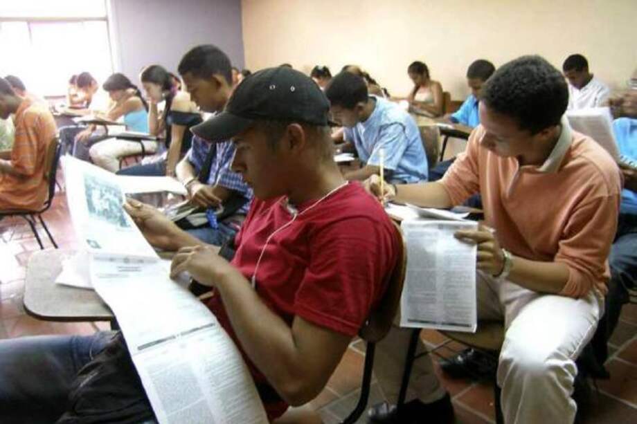 Gobierno otorgará 10 mil becas para educación superior a los mejores bachilleres