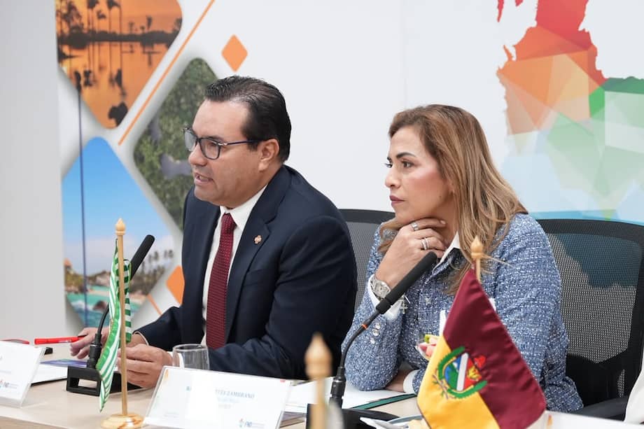 La presidenta de la Federación Nacional de Departamentos, la gobernadora Rafaela Cortés (Meta), y el director, Didier Tavera.