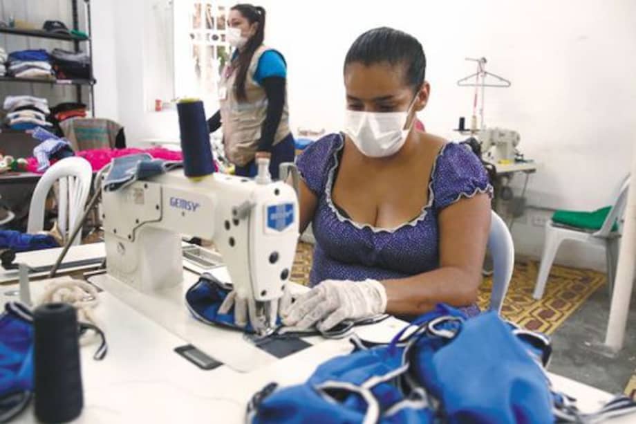 “Durante estos 15 años, el 54% de nuestros clientes han sido
mujeres, una mayoría que nos demanda incorporar lentes de género para conseguir un impacto diferencial”, dijo la entidad financiera.