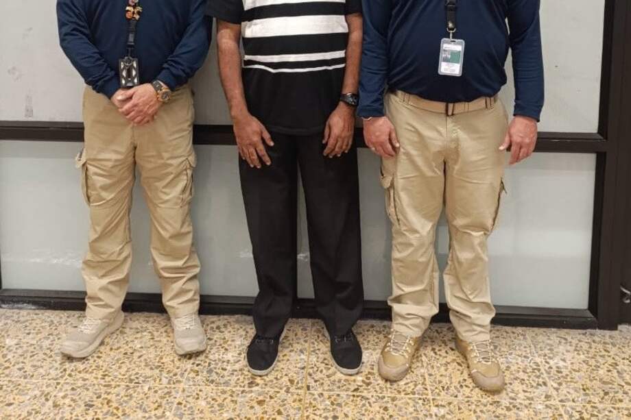 El extranjero llegó al aeropuerto José María Córdova en un vuelo procedente de Houston.