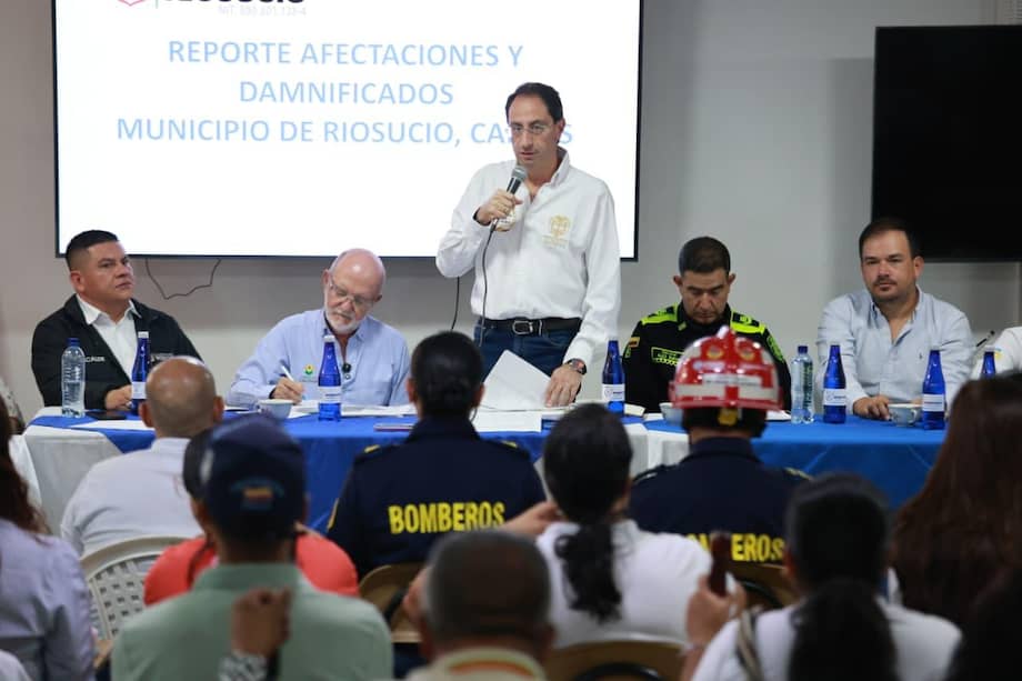 Vicepresidente José Manuel Restrepo recorre Caldas en medio de crisis por el terremoto.