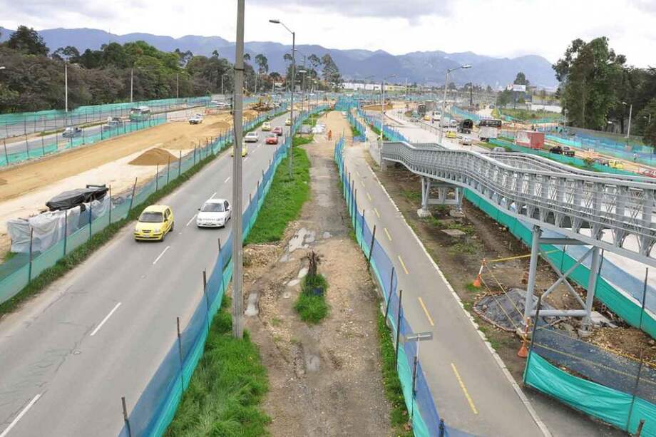 El pasado 19 de noviembre, un grupo de agentes del Cuerpo Técnico de Investigación (CTI) de la Fiscalía allanó las instalaciones del Instituto de Desarrollo Urbano de Bogotá (IDU) para recopilar material probatorio sobre el caso. / Archivo El Espectador