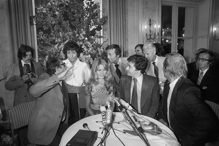 Brigitte Bardot durante una conferencia de prensa en 1976 para anunciar la creación de su fundación en defensa del medio ambiente y los animales.