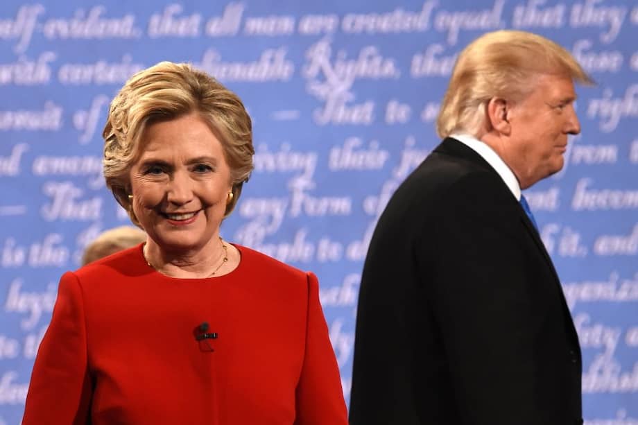 Donald Trump y Hillary Clinton en el primer debate presidencial de Estados Unidosdurante la campana de 2016. / AFP