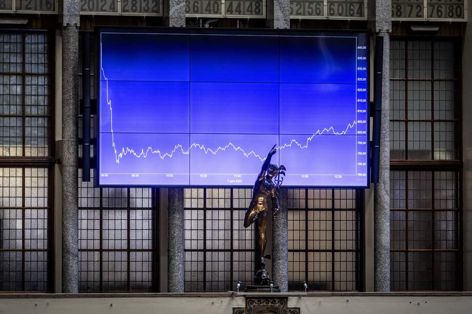 Aunque este martes dio señales de alivio, los analistas siguen viendo riesgos importantes en el horizonte bursátil. Imagen de referencia.