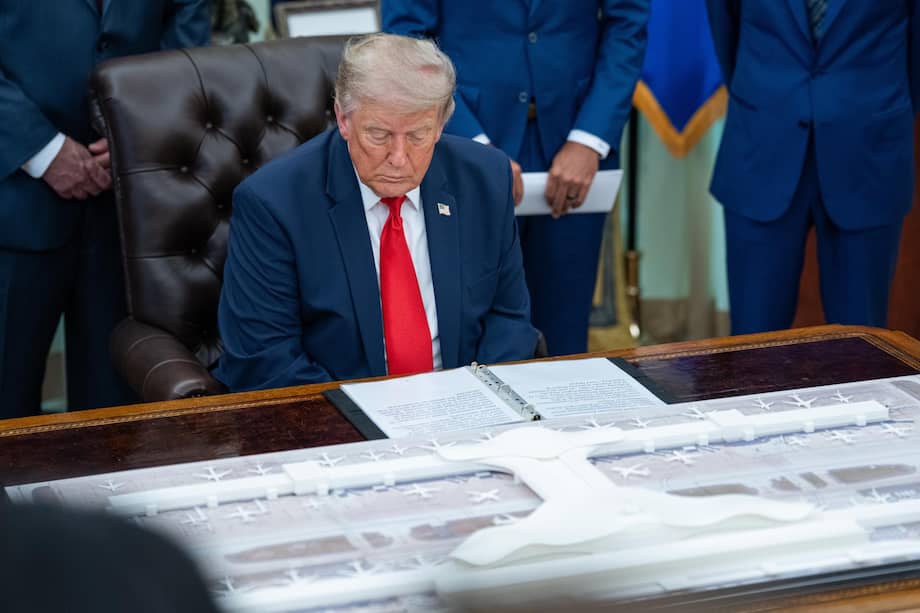 Estados Unidos, con más intensidad y fervor en el segundo mandato de Donald Trump, ha ido dejando atrás la retórica de la “guerra contra las drogas” en favor de otra cruzada más ambiciosa: la “guerra contra el crimen organizado”.