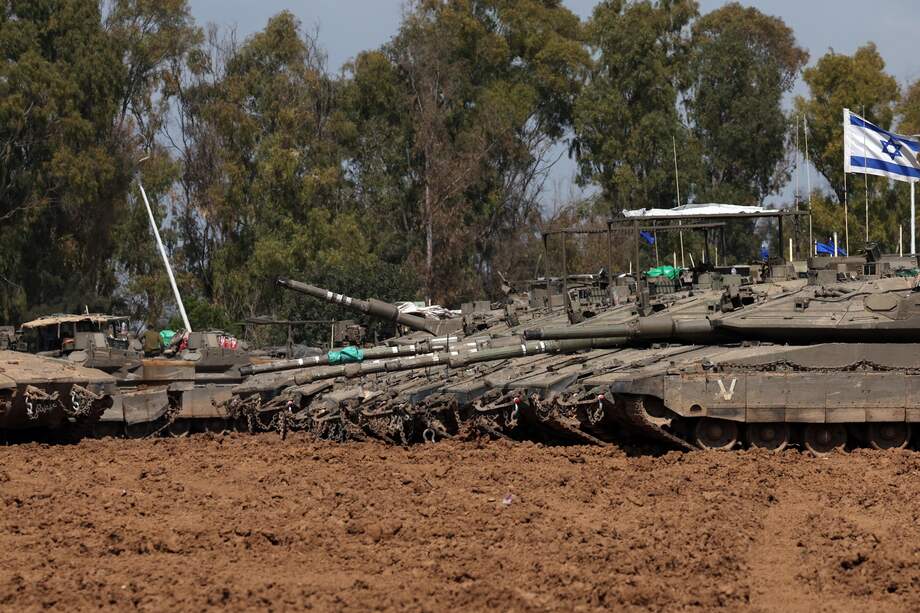Tanques israelíes reuniéndose a lo largo de la frontera norte de la Franja de Gaza con Israel, 14 de marzo de 2024.