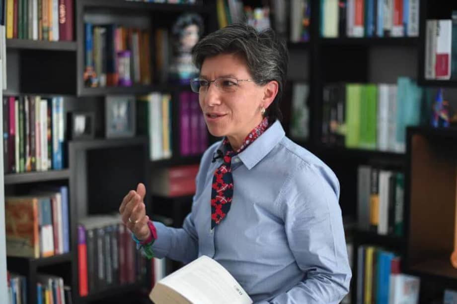 Claudia López, ante las distintas adversidades para estudiar medicina, estudió Finanzas y relaciones internacionales en la Universidad Externado, lo que la condujo a comenzar su carrera política. / Gustavo Torrijos