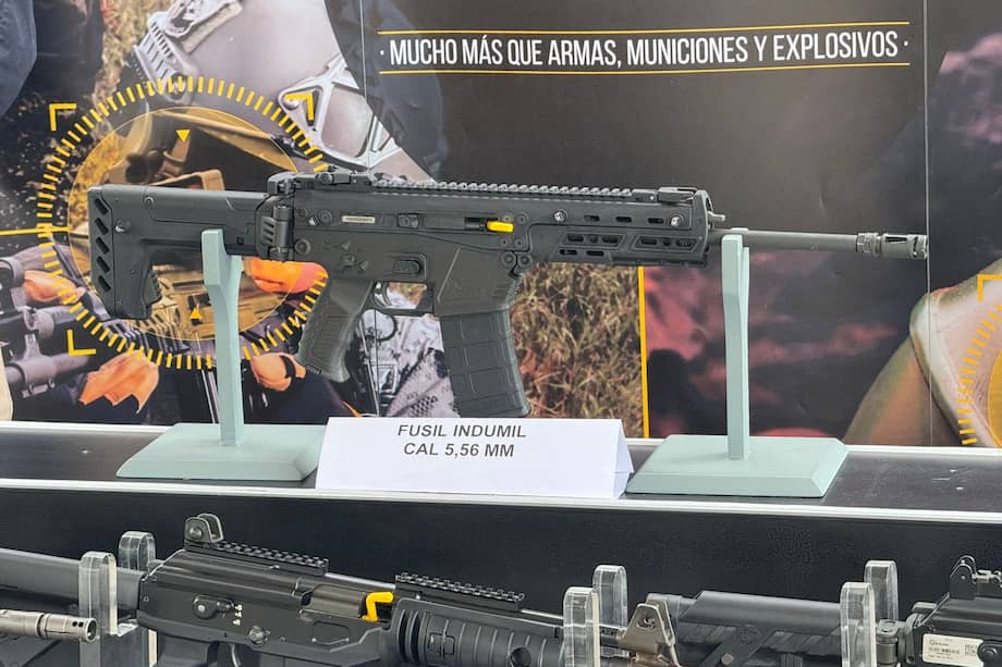 El fusil calibre 5,56 que el presidente Gustavo Petro presentó esta semana como el reemplazo fabricado por la Industria Militar Colombiana de los Galil israelíes.
