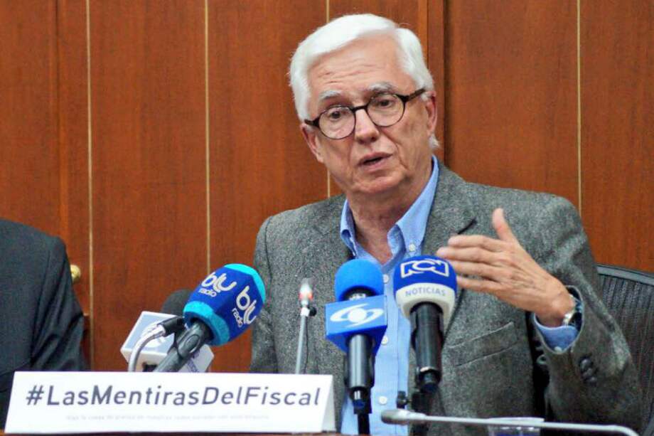 El senador Jorge Enrique Robledo durante la rueda de prensa en la que presentó las pruebas. / Cortesía