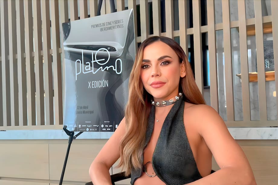 AME369. MIAMI (ESTADOS UNIDOS), 09/04/2023.- La actriz colombiana Carolina Gaitán sonríe durante una entrevista con Efe, el 5 de abril de 2023, en Miami (EE.UU). Para la artista colombiana Carolina Gaitán, reconocida en toda Iberoamérica por su trabajo en cine y televisión, regresar a la conducción en los Premios Platino y acompañada por la actriz española Paz Vega y por el polifacético artista mexicano Omar Chaparro es hacerlo por la puerta grande. EFE/ Alicia Civita