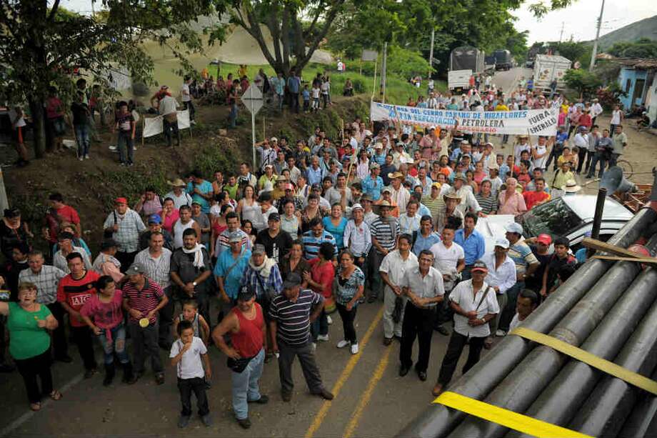 Centenares de campesinos protestaron ayer en Garzón, Huila, en el día 11 del paro de cafeteros, cuando el desabastecimiento ya era evidente. / Andrés Torres