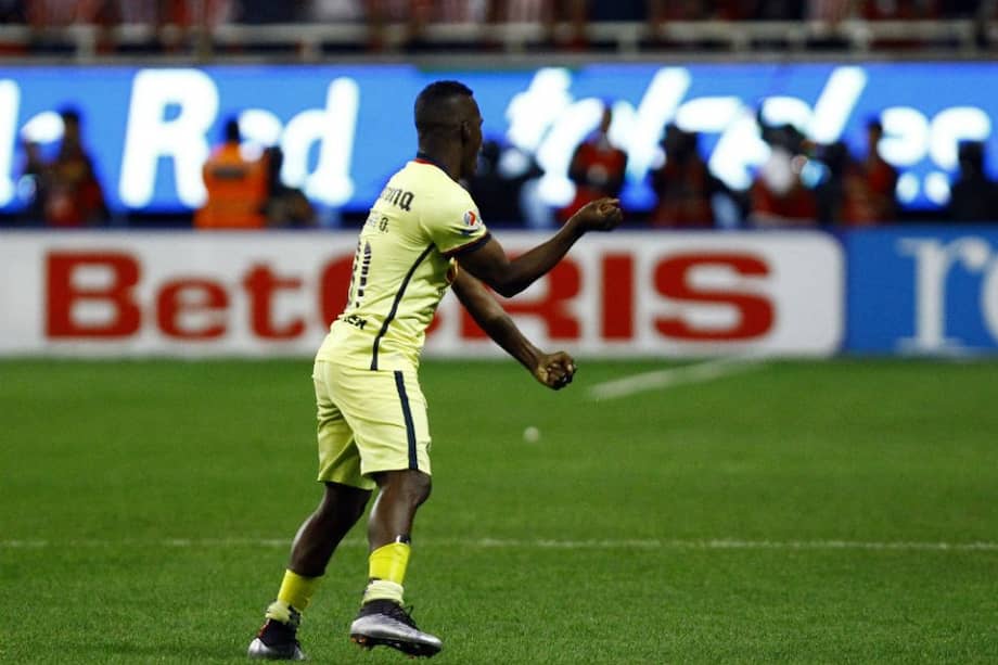 Darwin Quintero marcó el primer gol en el clásico entre América y Chivas. Foto: AFP