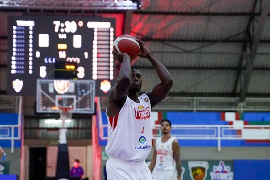 Juan Tello fue la figura del partido.