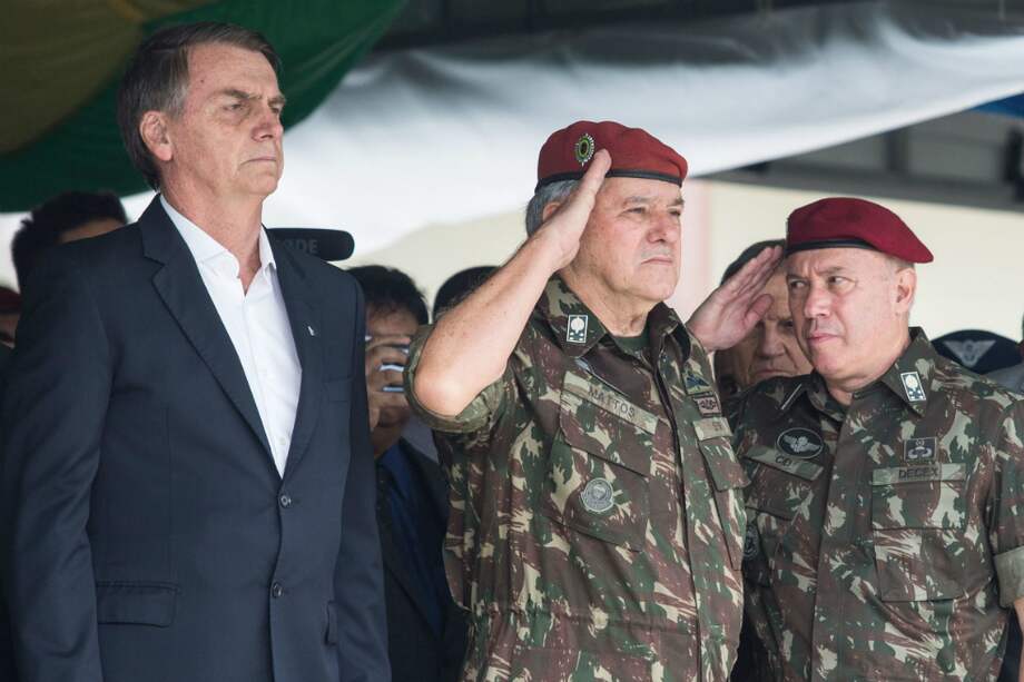 El presidente electo de Brasil, Jair Bolsonaro, tiene una estrecha relación con los militares del país. / AFP