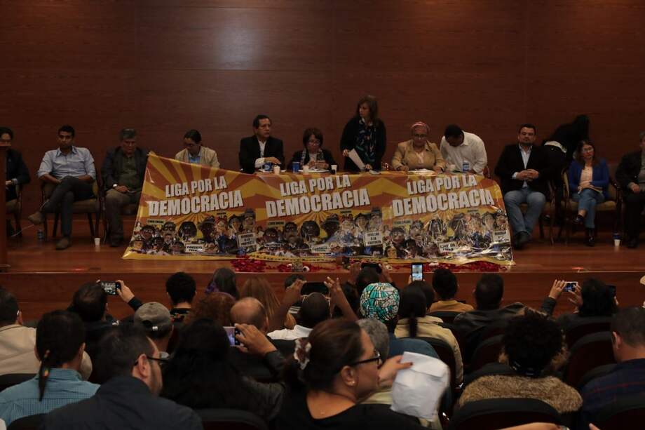 La bancada alternativa acompañando la creación de la Liga. / Cortesía