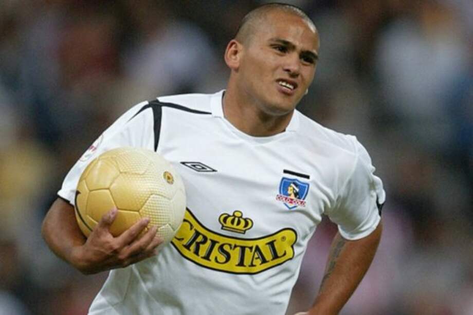 Humberto Suazo demanda a Colo Colo por despido injustificado