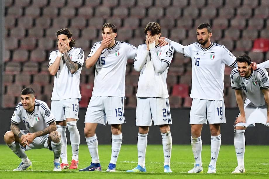 Jugadores de Italia durante la tanda de penales frente a Bosnia y Herzegovina por un lugar en la Copa Mundial de la FIFA Estados Unidos, México y Canadá 2026.