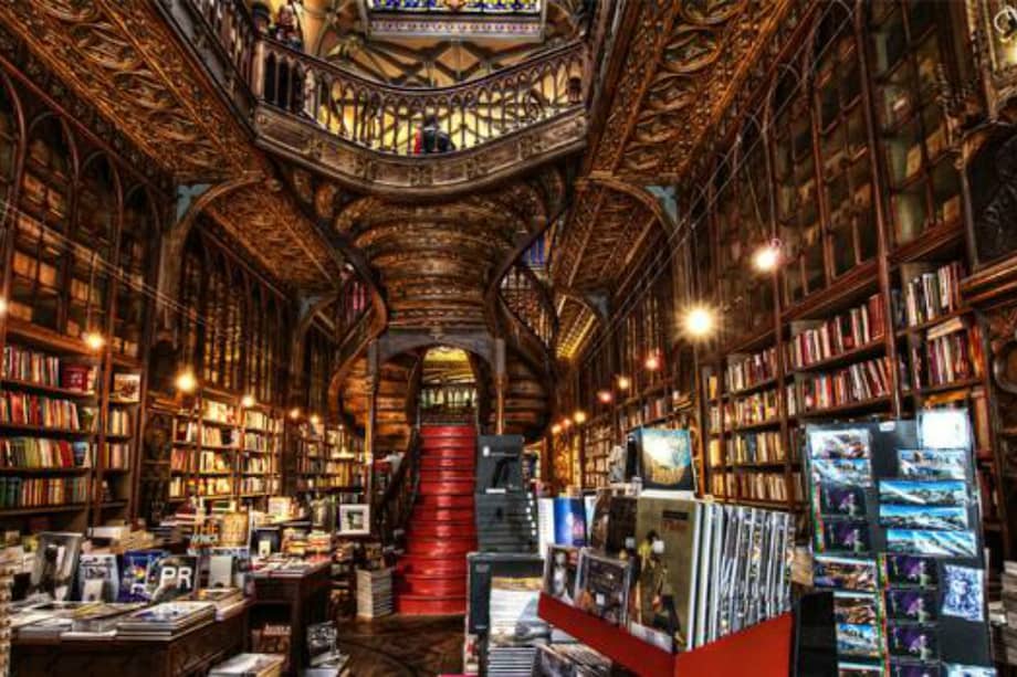 La novelista británica J.K. Rowling, que vivió en Oporto a comienzos de los años 90, se inspiró en el sitio para describir el ambiente y los decorados de la saga. / EFE