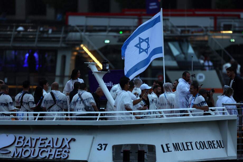 Delegación de Israel durante la ceremonia de apertura de los Juegos Olímpicos de París 2024 sobre el río Sena de la capital francesa.