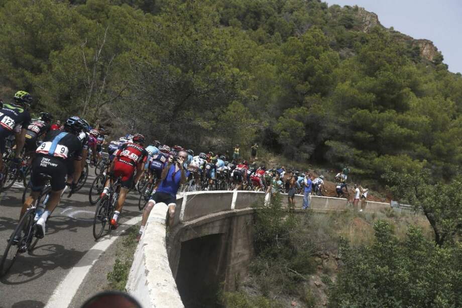 El pelotón durante la décima etapa de la Vuelta a España. Foto: EFE