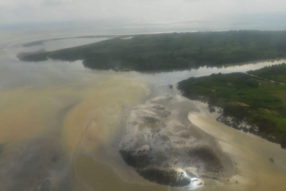 Emergencia ambiental y sanitaria en Tumaco por derrame de petróleo. / Presidencia