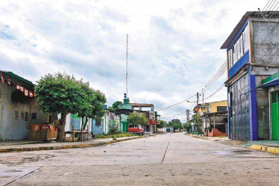 La Victoria, un pueblo fronterizo de Apure (Venezuela), en donde desde hace varias semanas hay enfrentamientos armados. / AFP