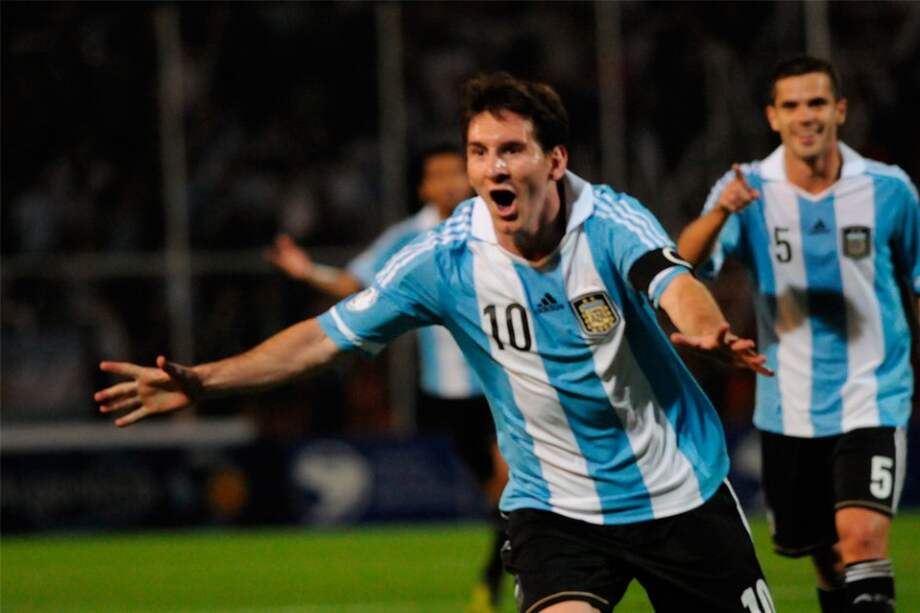 Argentina golea 3-0 a Uruguay y sigue como único líder de las eliminatorias