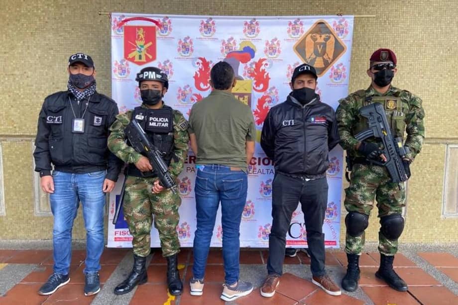 El capturado presuntamente había participado en el asesinato de un líder social y una excombatiente de las Farc.