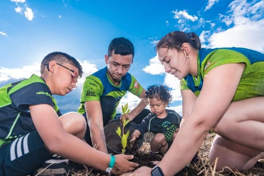 Una familia participante de la carrera ambiental.