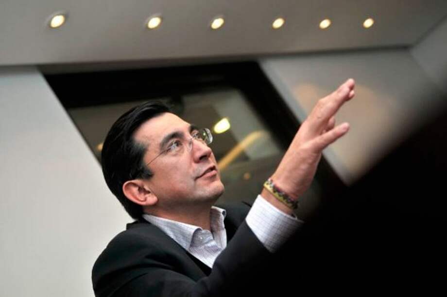 "Los estoy esperando en mi oficina", responde Mintic a taxistas que rechazan Uber