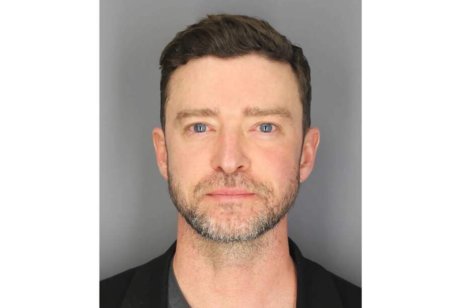 Fotografía de expediente policial divulgada por el Departamento de Policía de Sag Harbour donde aparece el cantante Justin Timberlake.