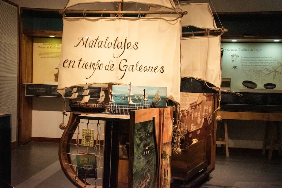 La exposición "Matalotajes en tiempos de galeones" es de entrada libre y cuenta la historia del galeón San José, al igual que de otros navíos de su tipo.