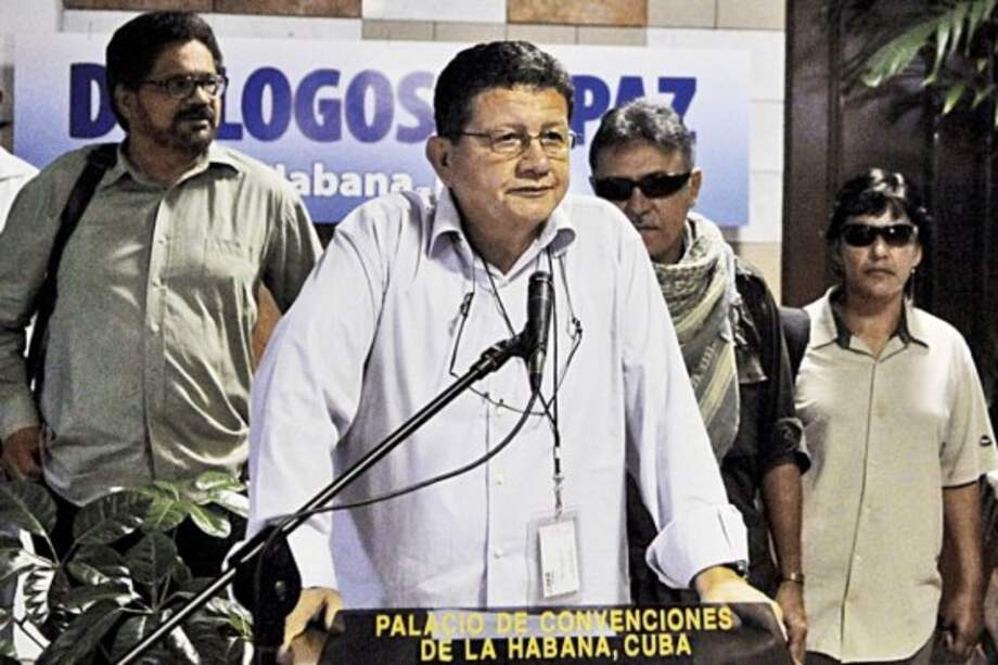 Farc piden 'plan de acción para el desmonte del paramilitarismo' antes de firmar la paz